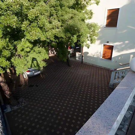 In 43077 Apartment